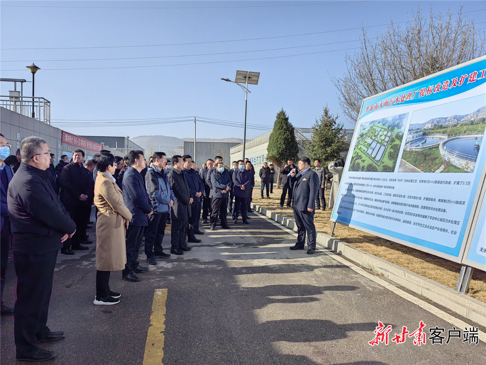 与会代表观摩平凉市污水处理项目 图片均由新甘肃·甘肃日报记者 王朝霞 摄