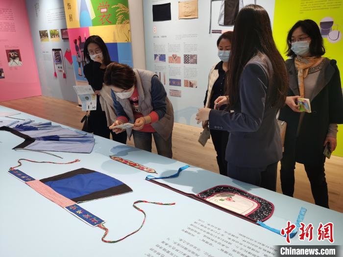 甪直水乡妇女服饰展苏州开展展现江南“青莲衫子藕荷裳”之美