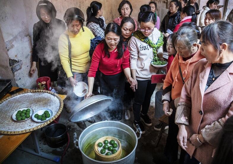 吉安永新县：“艾”迎“三八”妇女节（图）