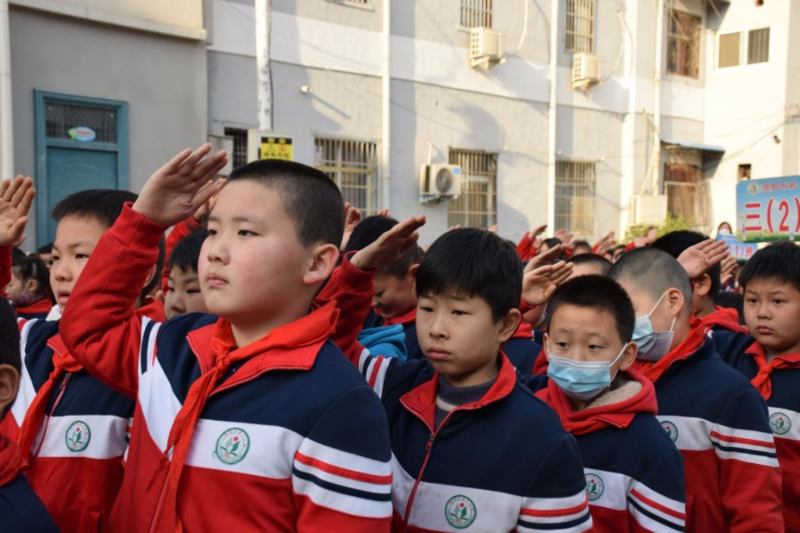 “三月春风暖，雷锋精神传”主题升旗仪式