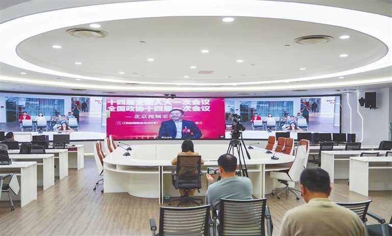 3月6日，省直新闻媒体视频连线采访全国人大代表左香云。 本报全媒体记者 史港泽摄