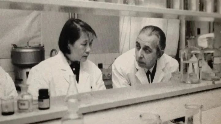米勒等人研制出第一批乙肝疫苗，并以身试药，为中国医疗事业作出突出贡献