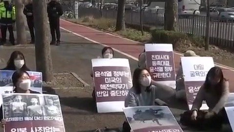 韩国首尔学生组织举行抗议集会 反对韩美同盟与联合军演