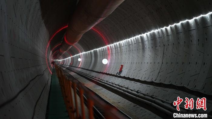 图为雄安新区至北京大兴国际机场快线建设现场。　韩冰 摄