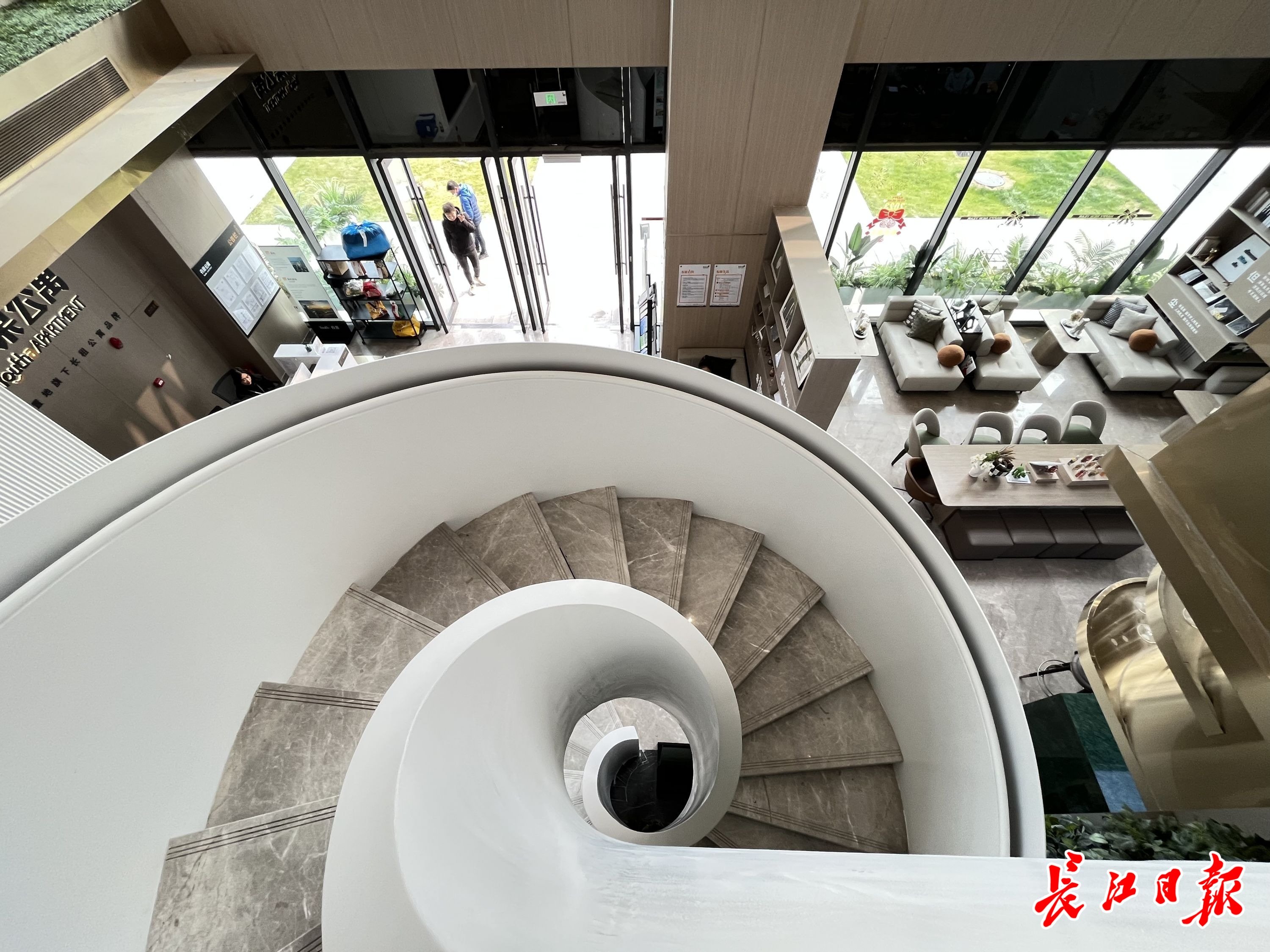 网红旋转楼梯.记者冷靖华 摄