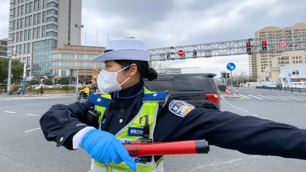 3.8特辑丨最美“警色”路口绽放！她们是上海奉贤公安女子勤务辅警分队