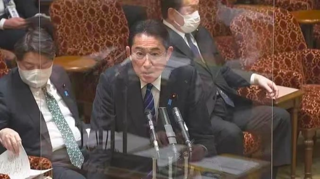岸田文雄6日在国会上回答关于韩国当天公布的方案的问题。