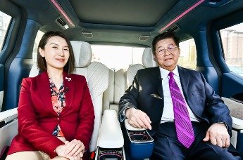 预告丨两会直通车×极氪009对话孟晓苏：楼市不启动经济就很难启动