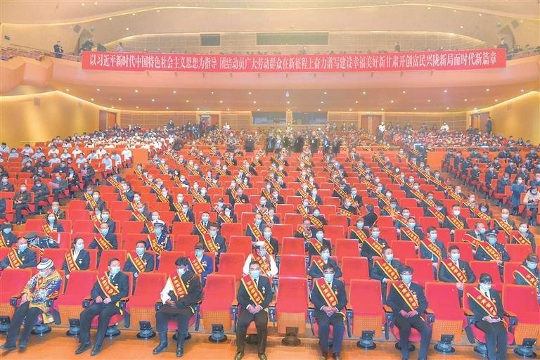 2020年12月7日，甘肃省劳动模范和先进工作者表彰大会。