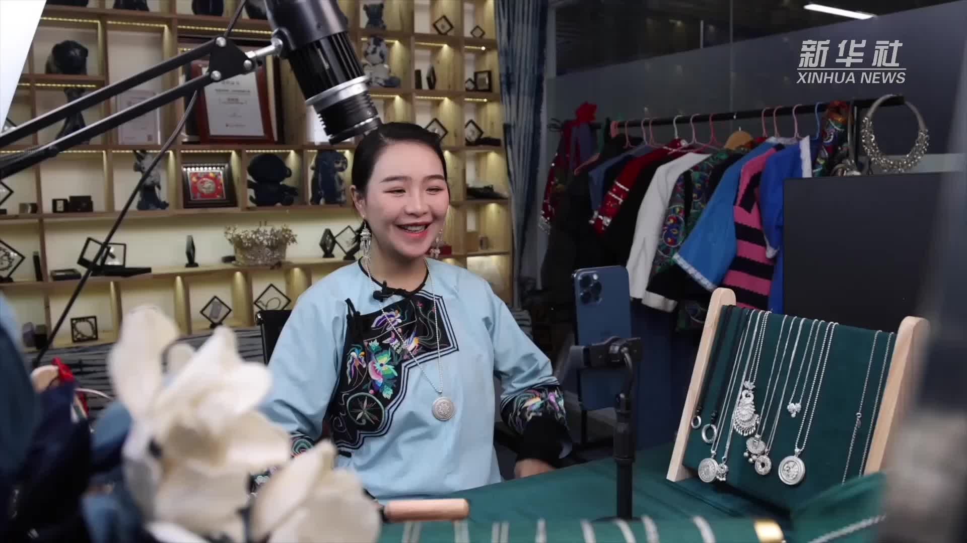 “95后”银匠千锤百炼 非遗焕发青春风采