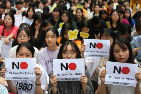 2019年7月，韩国年轻人参与“No Japan（抵制日货）”运动。