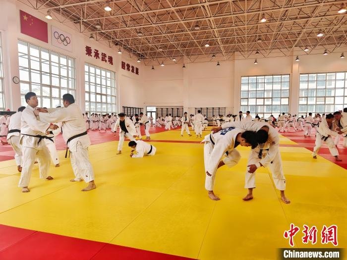 全国柔道训练营天津开营三百余人参加规模空前