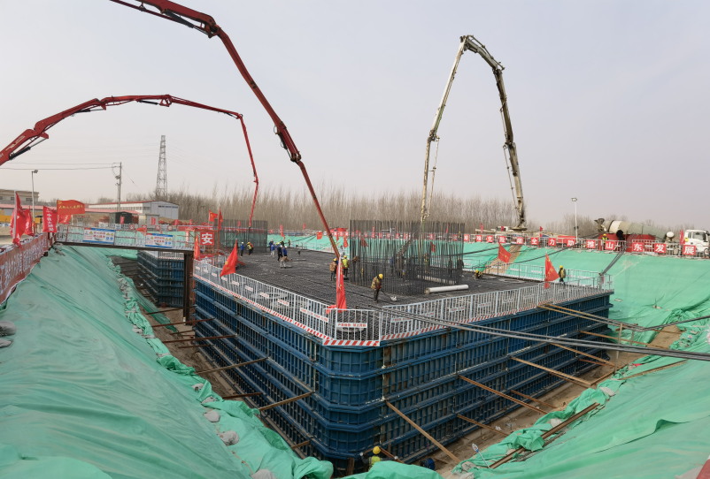 全球热推荐:济滨高铁全线最大承台浇筑完成