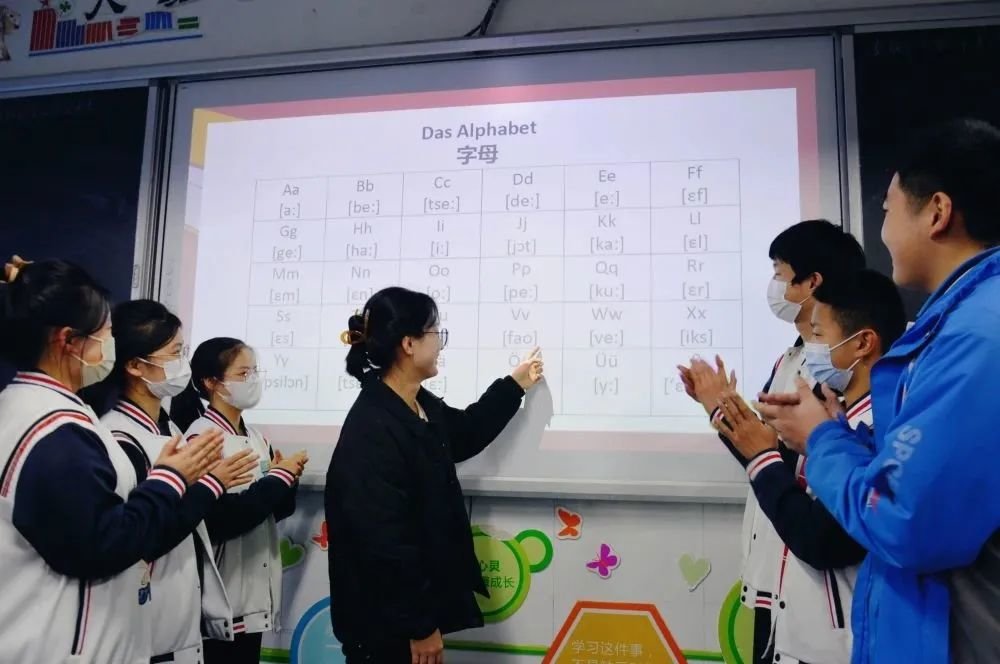 法语：（指导教师：王玮）