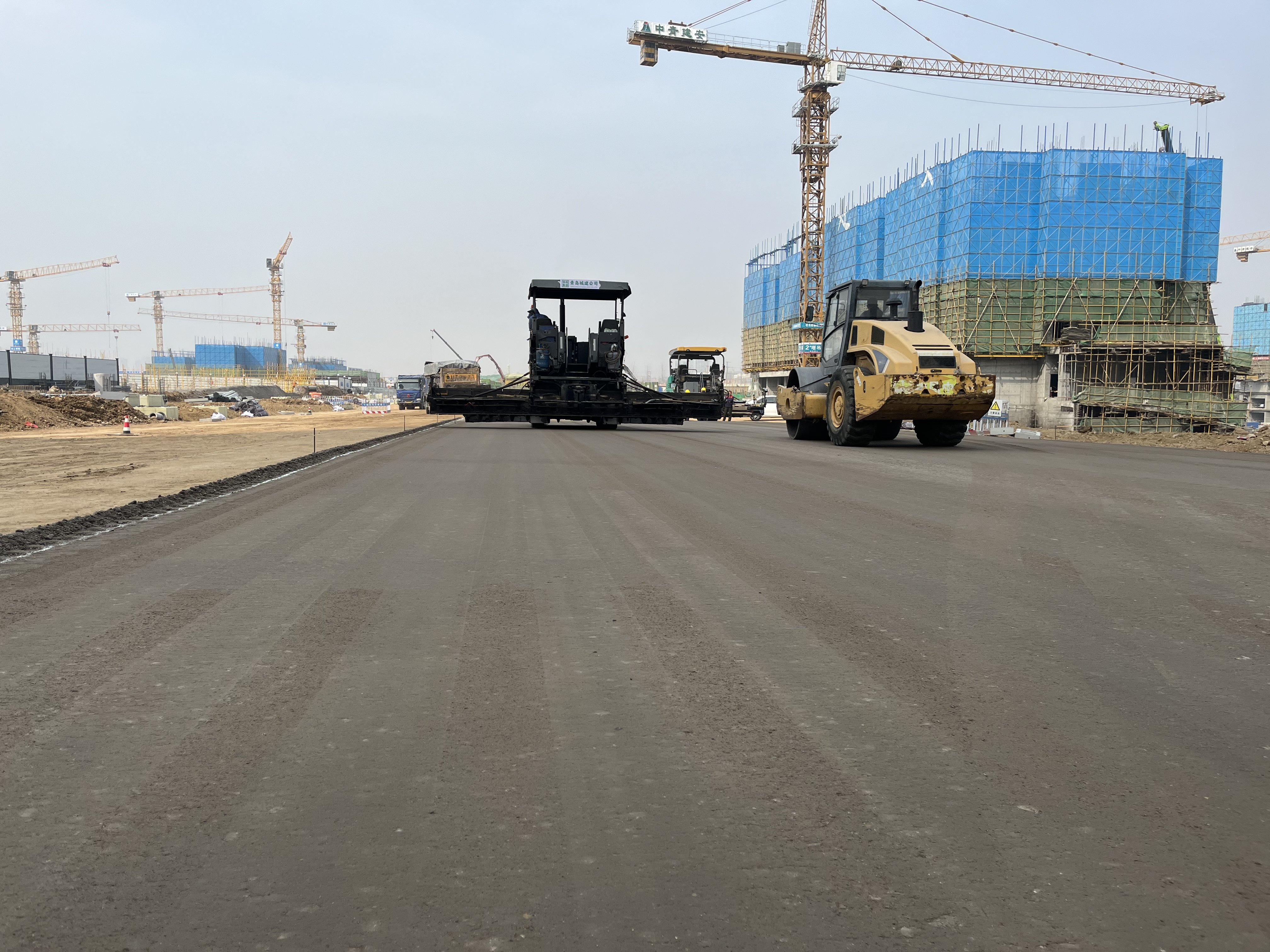 崂山区城市管理局亮出道路建设实际战果——双向8车道！合肥路正在全面提质升级