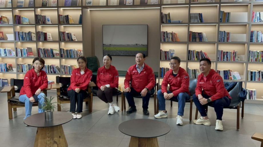 公益座谈会上志愿者们分享感悟,总结经验