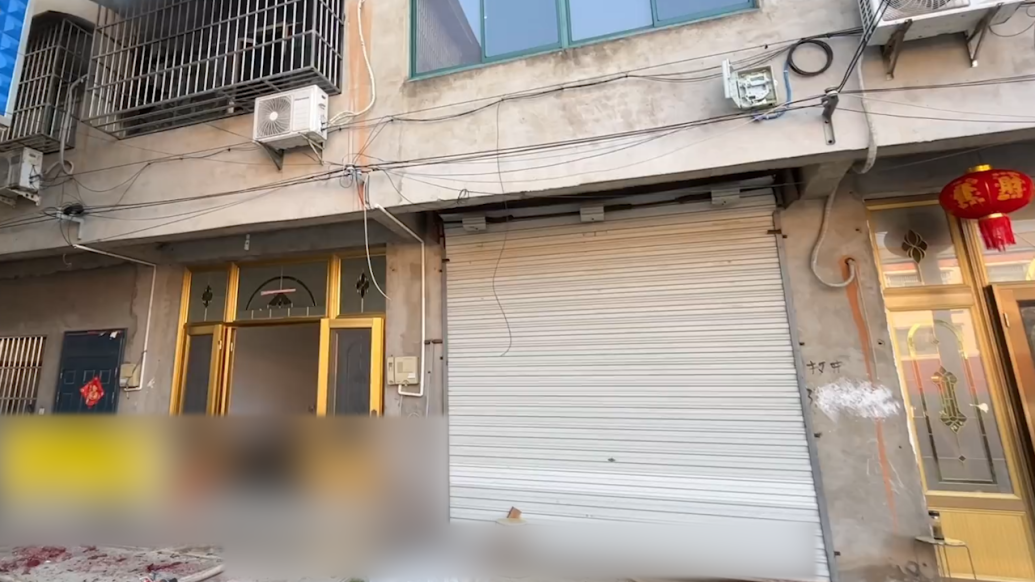 淮安一处民房起火，村民自发组织扑救