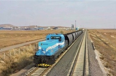 全国首台氢燃料电池混合动力机车 (资料照片)