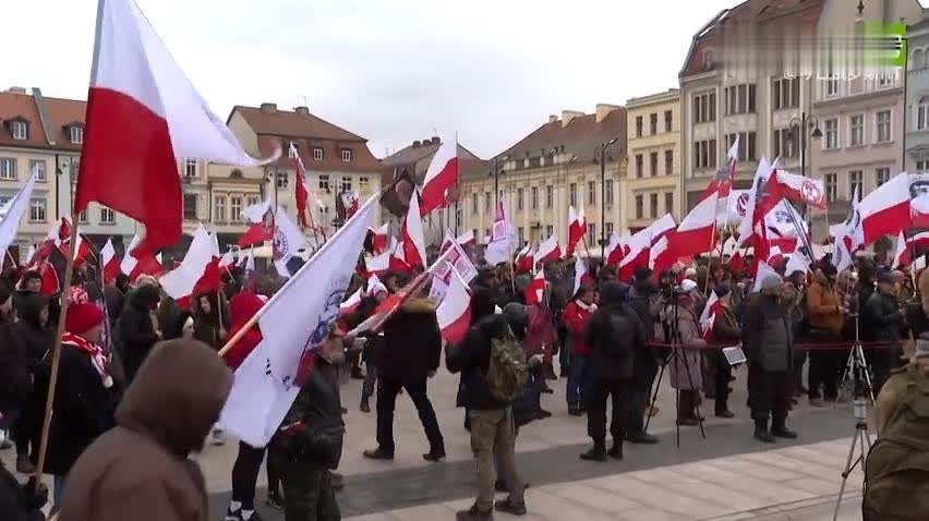 数百名波兰民众抗议该国卷入俄乌冲突
