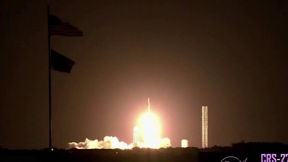 美国SpaceX“龙-2”飞船赴国际空间站送物资