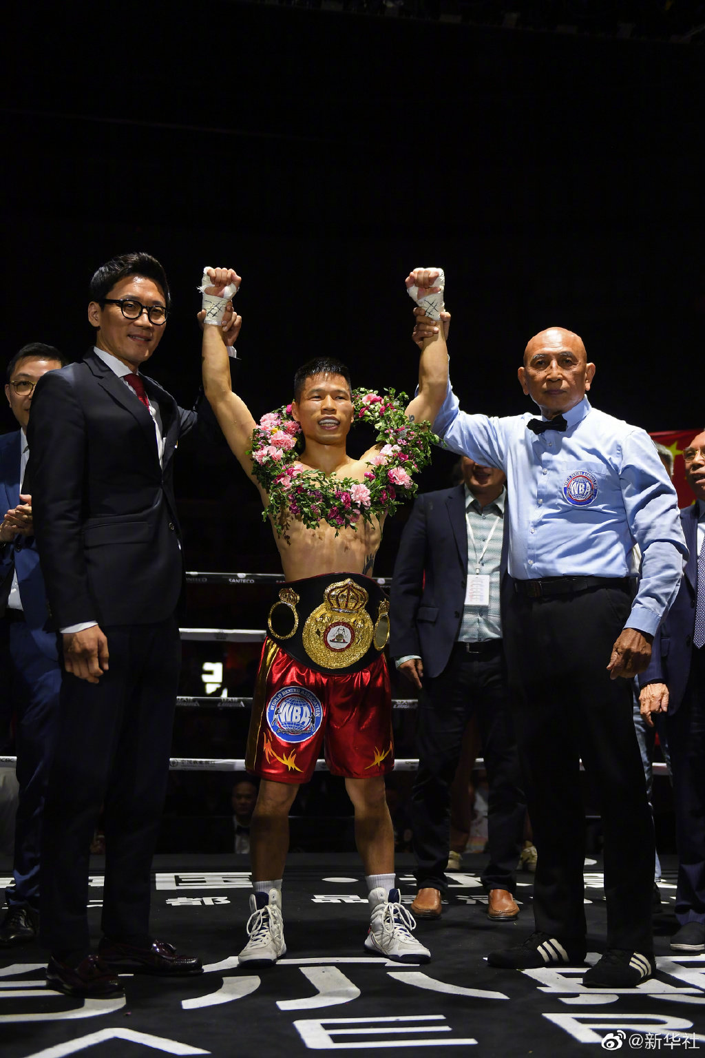 吕斌拿下WBA超蝇量级国际金腰带。