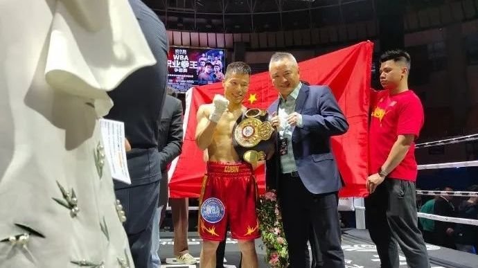 吕斌首回合KO甘萨夺得WBA超<em>蝇</em><em>量级</em>国际金腰带