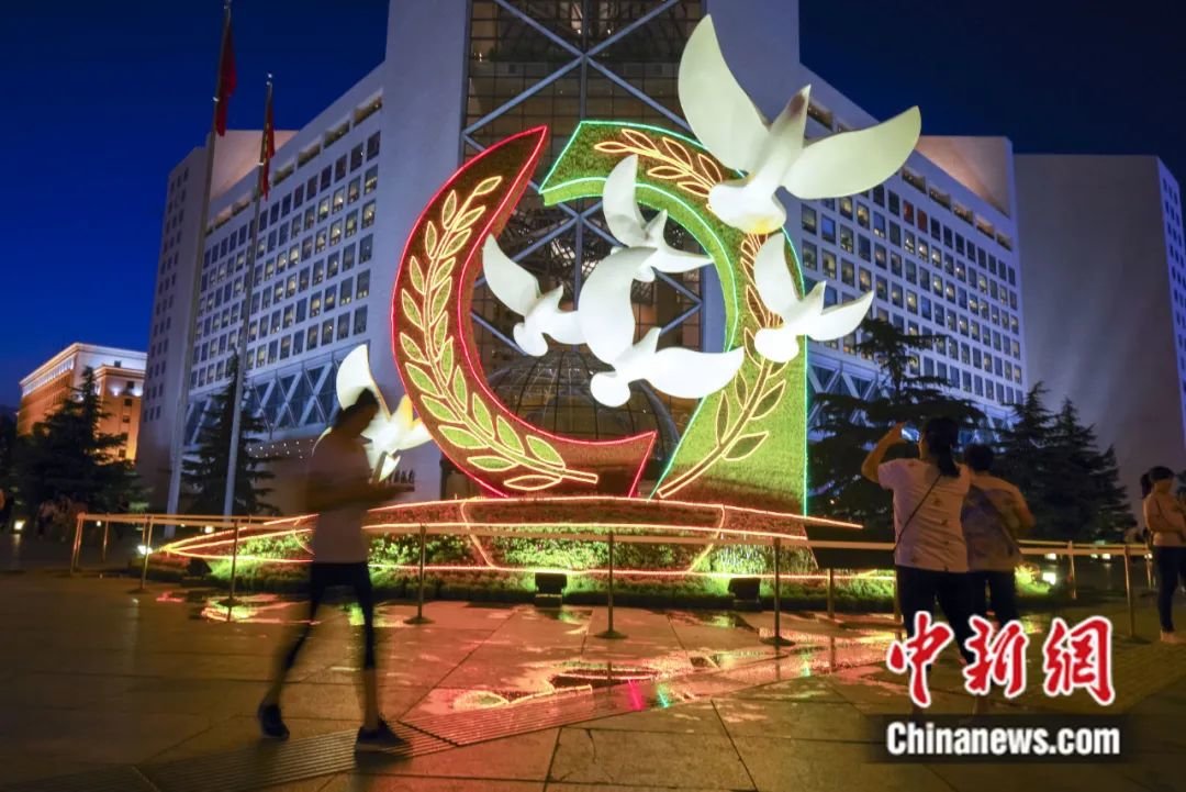 奥鲁斯根·奥耶巴德·艾库斯卡，南非黑尔堡大学教授、知名科学家、动物学博士，近年来专注于中非科技领域交流合作。