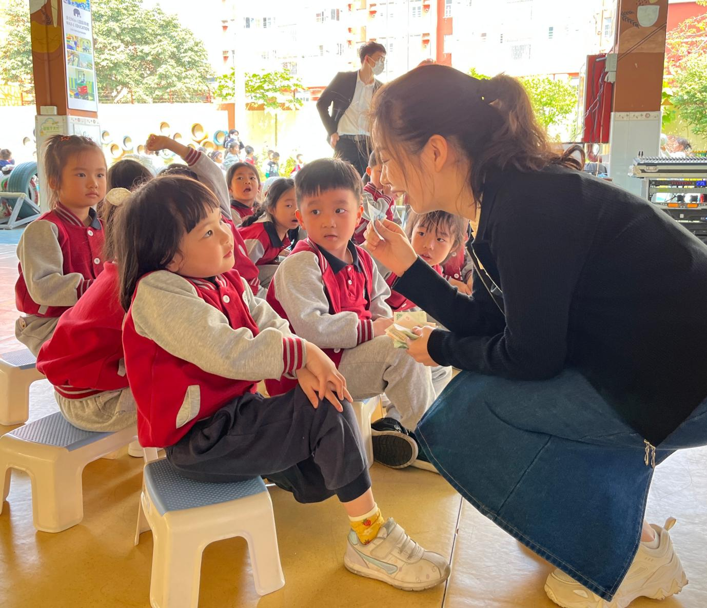 图 农行深圳分行开展“绿苗成长 财商养成”幼儿财商教育系列宣传活动。