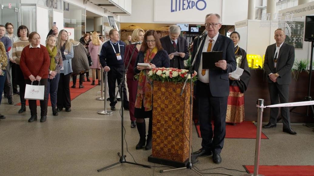 立陶宛：第十九届“琥珀之路”国际琥珀珠宝展开幕