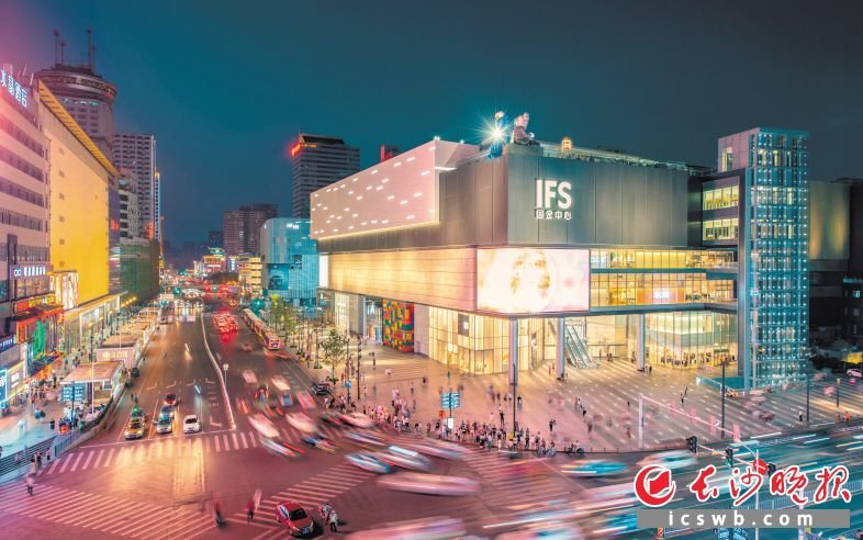 长沙致力打造“城市文化和都市休闲”名片，大力建设国际消费中心城市，五一商圈获评国家级夜间文化和旅游消费集聚区。资料图片