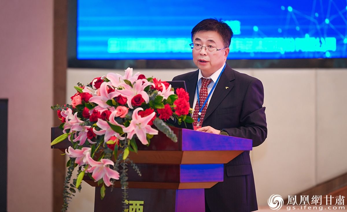金川集团总经理、党委副书记李尚勇强调，有色金属新材料产业链发展的核心在新技术和新产品。杨艺锴 摄