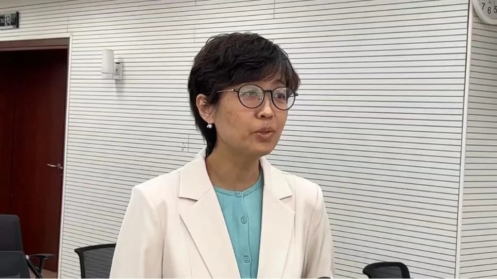 北京儿童医院急诊科主任王荃接受新华社记者采访（新华社记者顾天成 摄）
