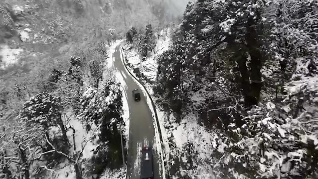 长达半年被大雪覆盖路都是巡出来的