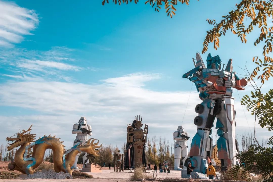 在公园沐浴春风与阳光:散步、踏青、露营……