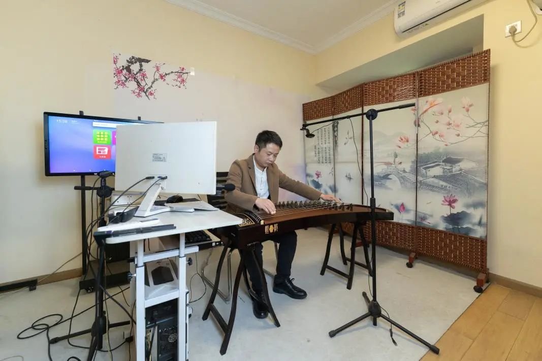 知音不难觅 "老民艺"在抖音直播间玩出新花样 粉丝求学艺追了3年