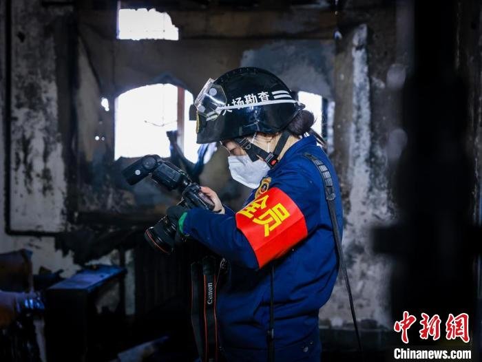 3月16日，兰州消防员在甘肃省天水市参加甘肃省火灾调查暨新闻宣传岗位比武竞赛。张家纶 摄