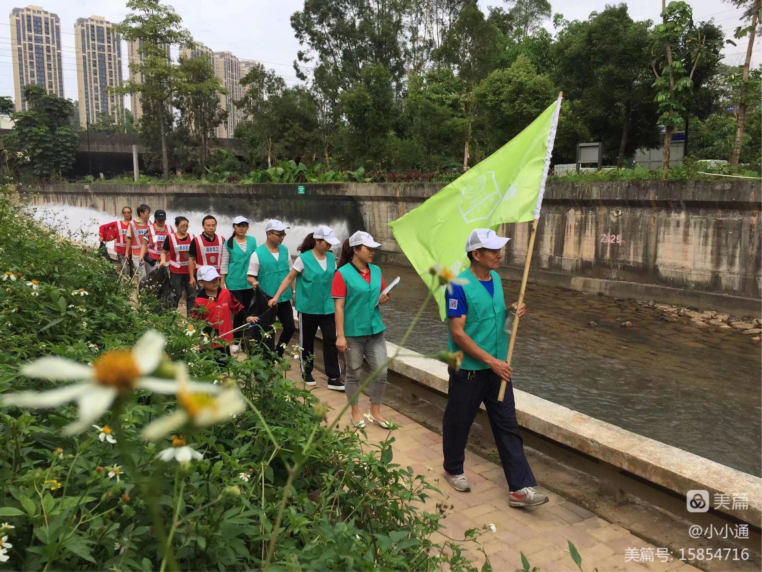 西乡义工护卫队正在巡河