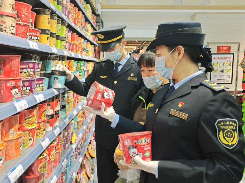 市场监管部门开展日常食品安全监管工作
