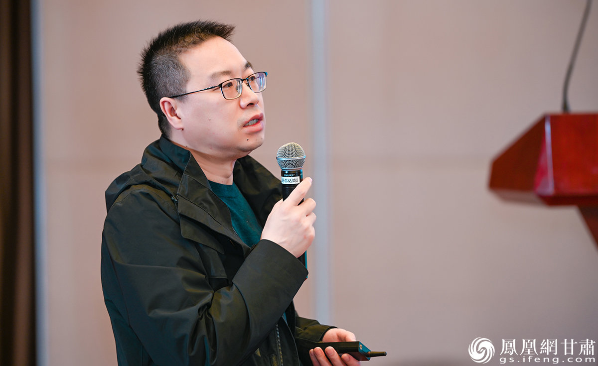 甘肃中医药大学附属医院肺病科主任医师张旭辉解读《宣肺止嗽合剂治疗咳嗽临床应用专家共识》 杨艺锴 摄