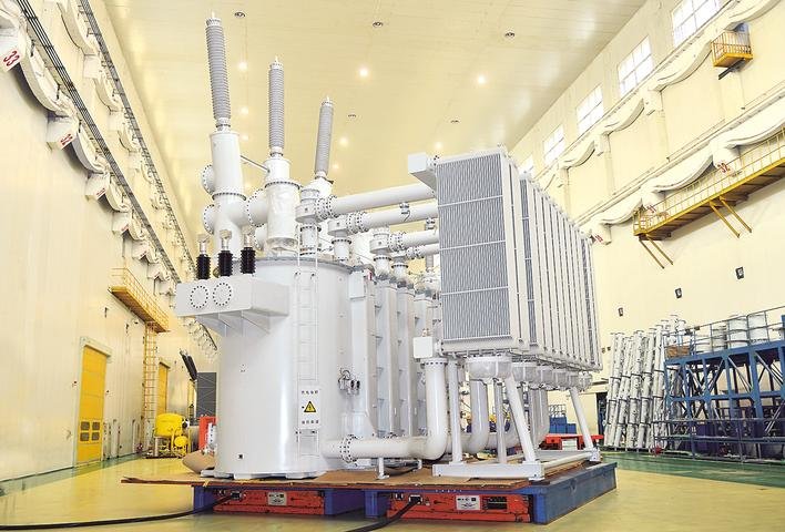 保定天威保变电气股份有限公司生产的75兆伏安220千伏SF6气体绝缘变压器。