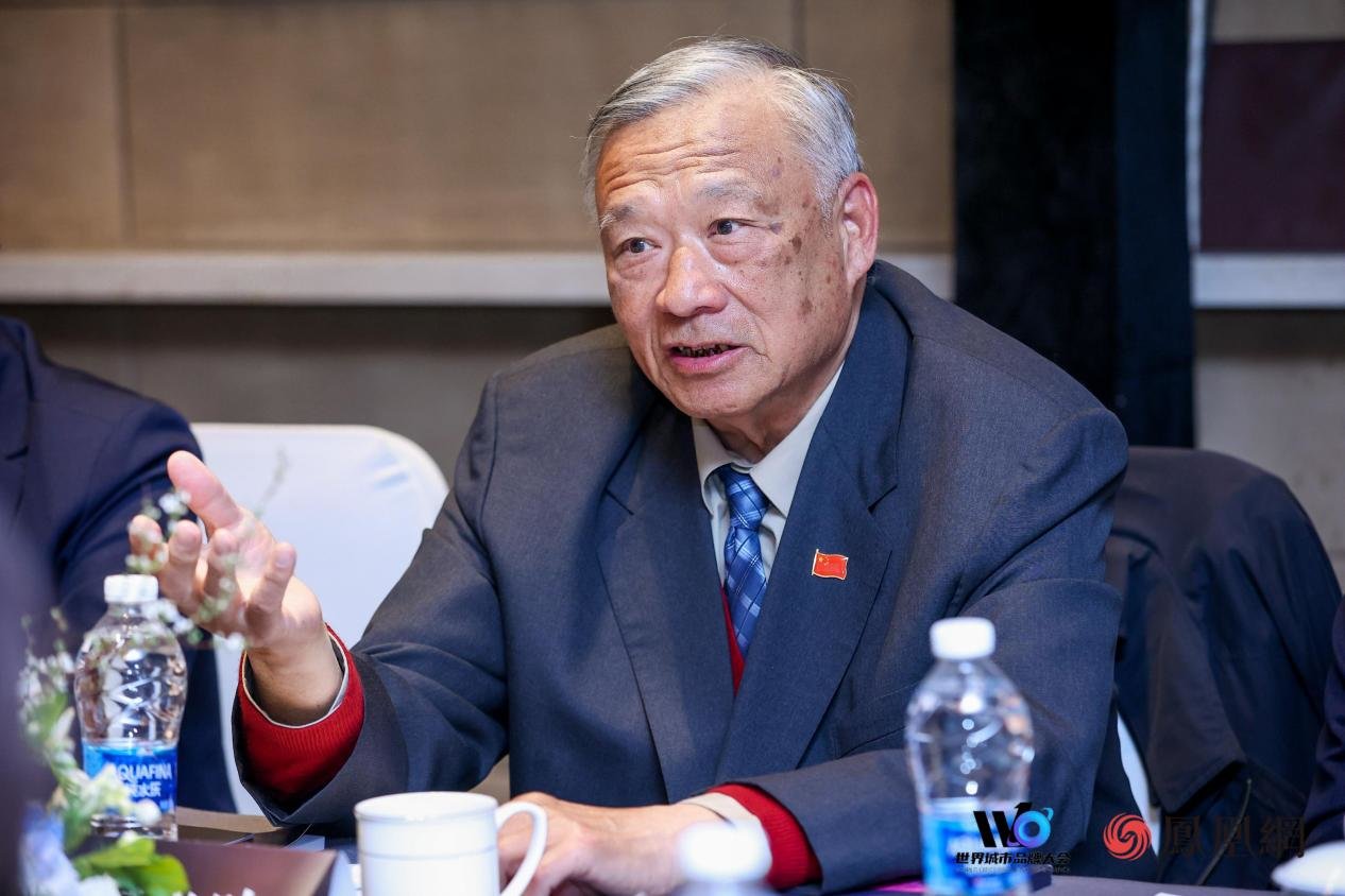 全国政协原常委、原国家旅游局局长何光暐