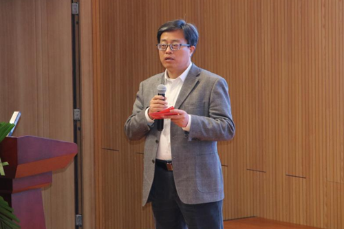 西安电子科技大学经济与管理学院副院长谢永平主持