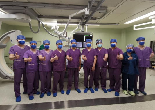 南大二附院心脏瓣膜团队与浙大一院心脏瓣膜团队合作，成功完成手术。