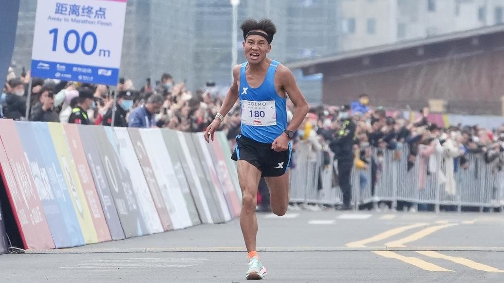 2小时7分30秒!何杰改写中国男子马拉松纪录_凤凰网视频_凤凰网