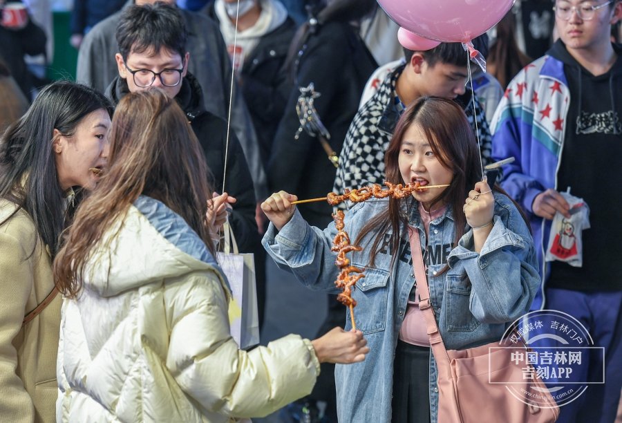 浓香四溢的街头料理，是夜色下味蕾的最好慰籍。