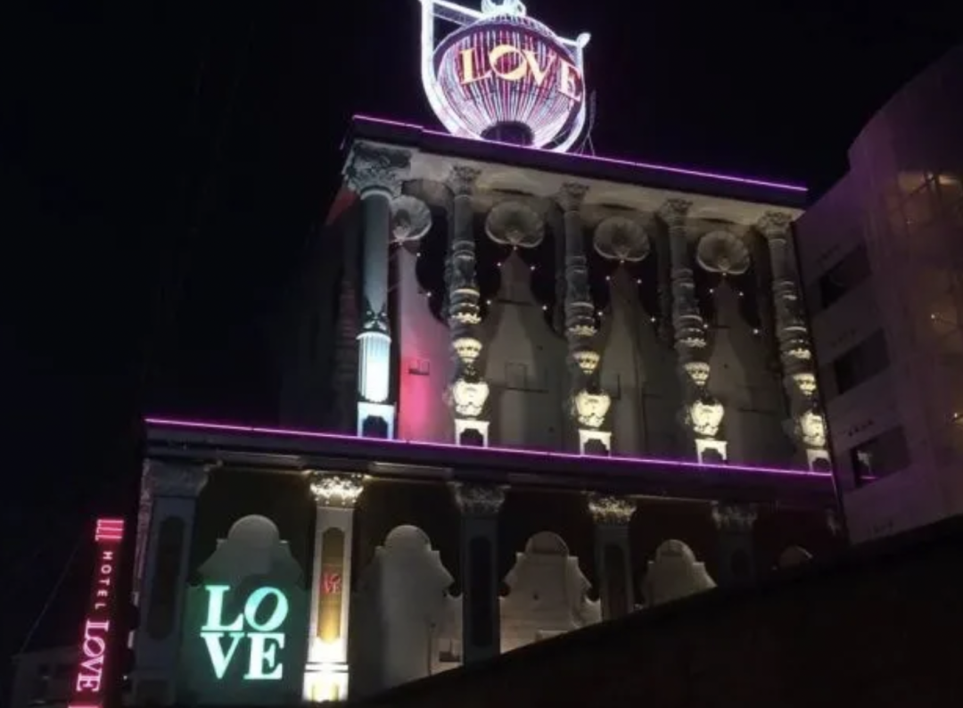 日本色情业，挤满了70岁老人