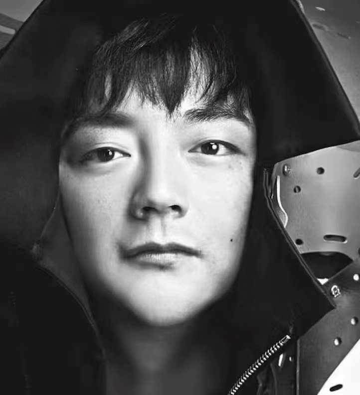 《W》杂志中文版正式上线，首刊将于四月正式发行