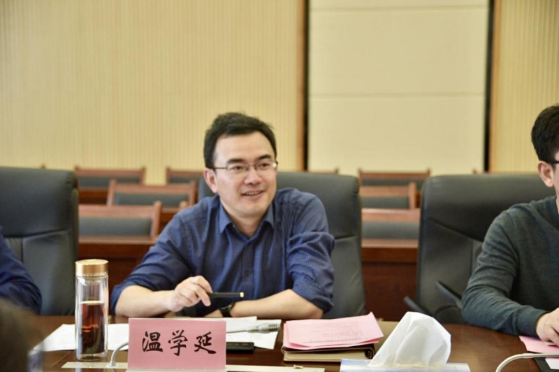 赣州市人大常委会副主任余学明一行到赣州职业技术学院开展专题调研