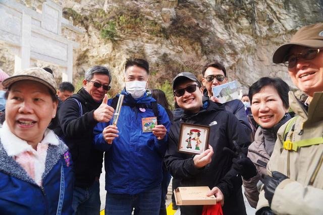 香港游客为华山景区工作人员的热情点赞 （央广网发 华山景区供图）