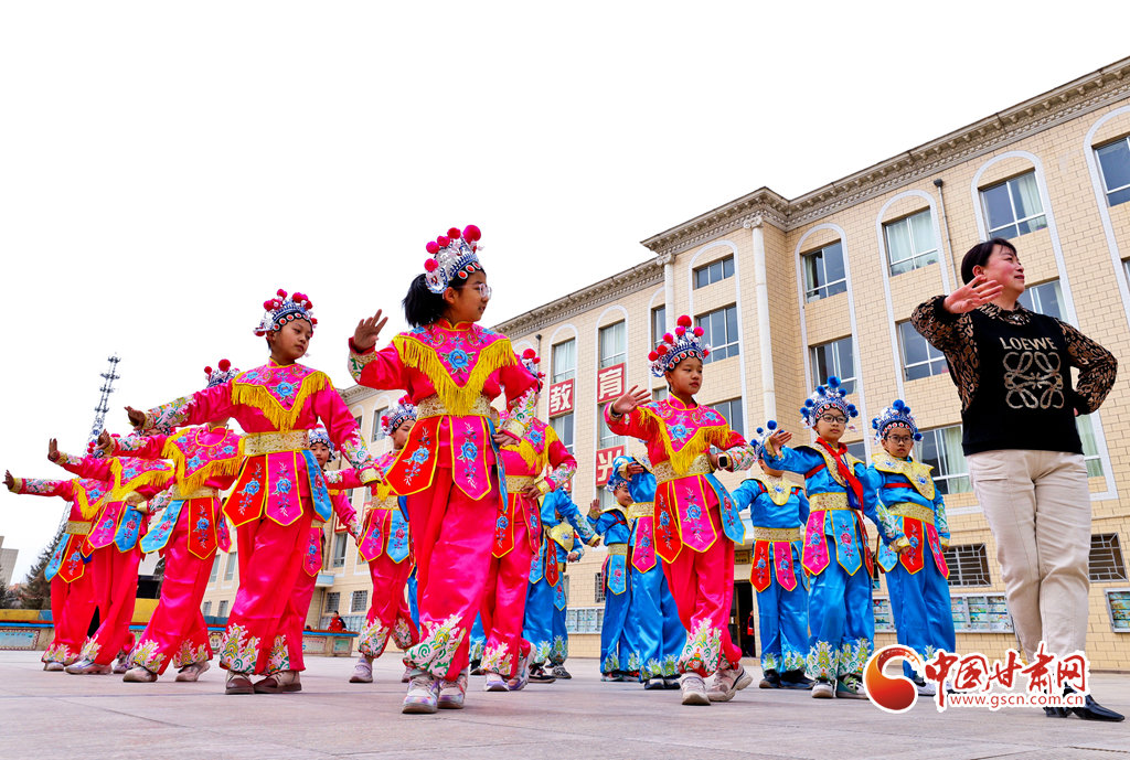 甘肃民乐：戏曲进校园 国粹助成长